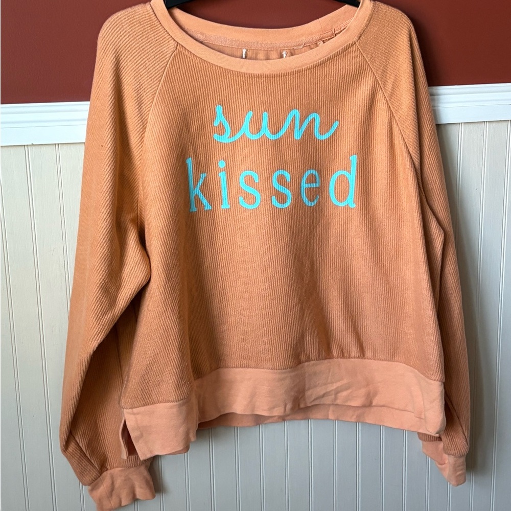 Sun Kissed light weight sweatshirt size L